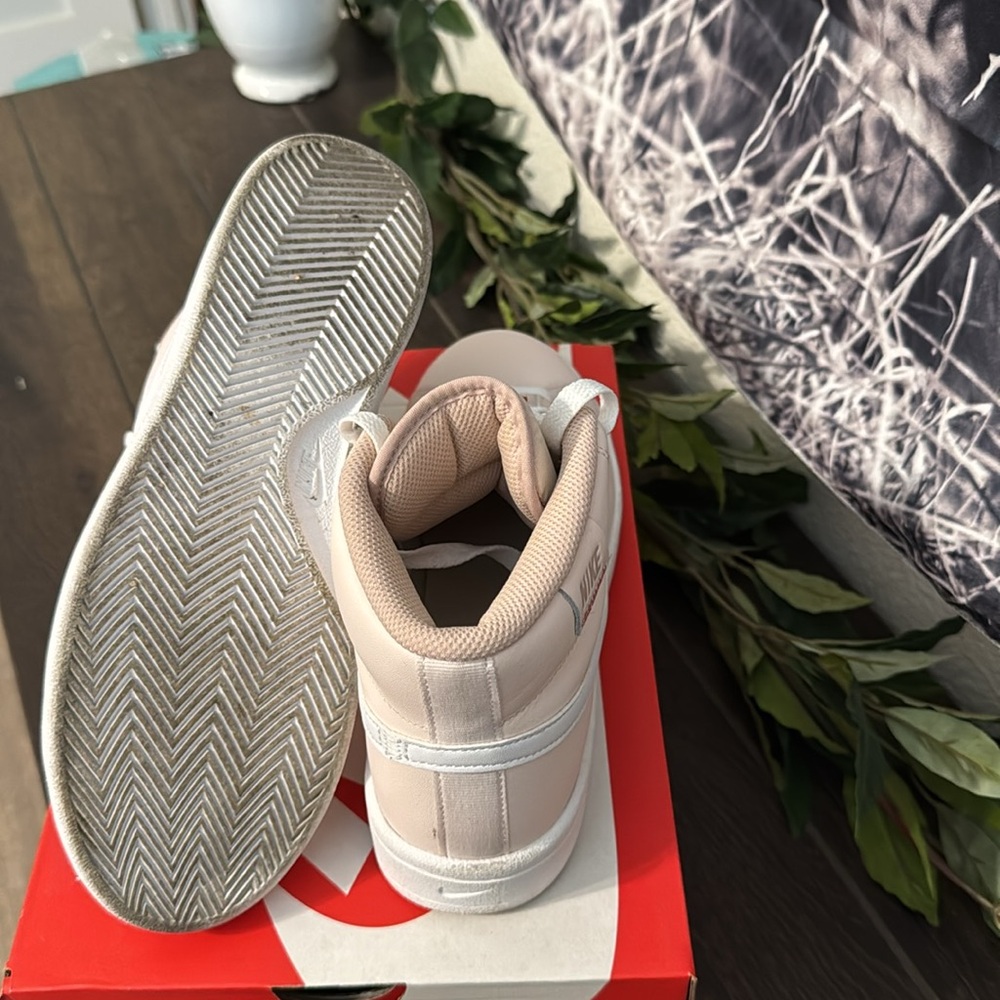 Nike Women's high tops - Picture 7 of 8